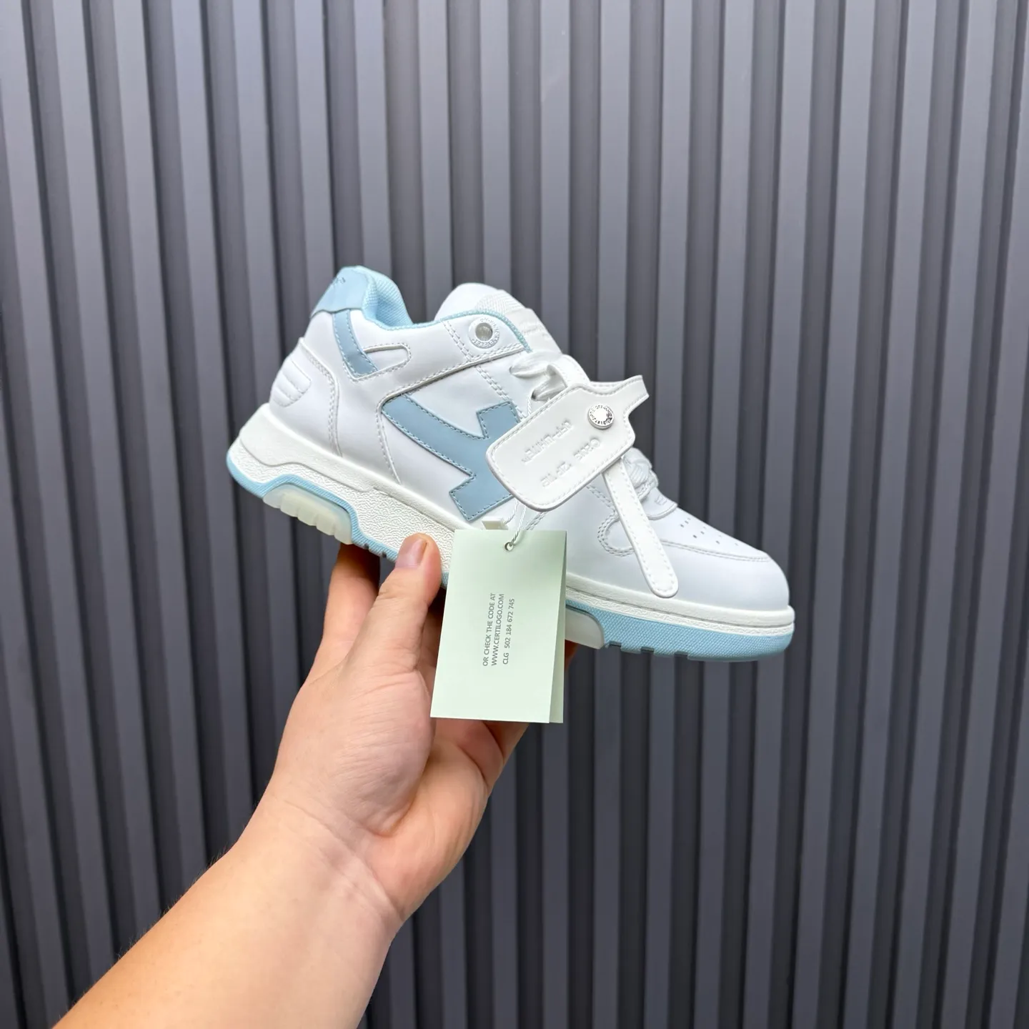 【off- white】P: 620💰Couple model👫, Size: 35-44 (Customized for men 38.45.46) High-quality version👊 "Out of office" series original molding, original lasting, production process 1:1 Original ➰OFF GRAY WHITE OW ➰ First-layer cowhide Imported skin-friendly and environmentally friendly polyester mesh Original molding high elastic and environmentally friendly molding pad Made with the original lasting process. The original molded rubber outsole (never yellows and deforms) has a super correct shape, bright color and strong three-dimensional effect👍. Packaging💯Full set of packaging synchronized with the official website (branded paper, certificate of quality, branded cloth bag)